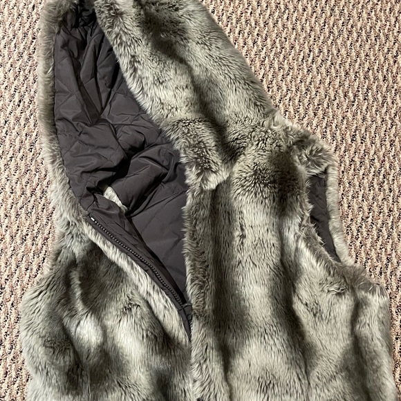 Reversible Faux Fur Hooded Vest - Picture 5 of 7